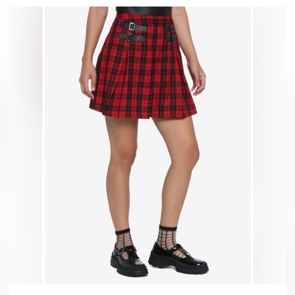 Hot Topic Plaid Pleated Buckle Mini Skirt - Picture 1 of 3